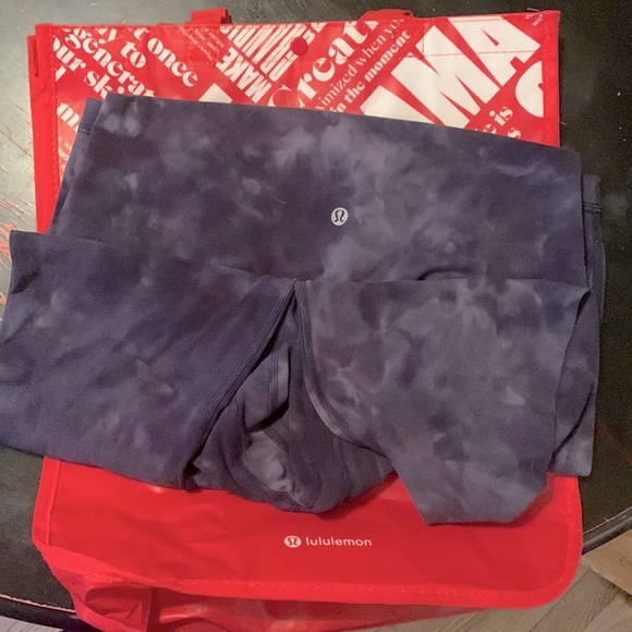 Lululemon 3/4 leggings. Been worn 6 times max. No holes, rips. - Picture 1 of 1